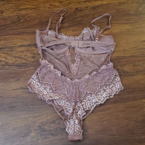 Victorias Secret Rose Pink Feminine Coquette Girl Lace Fairy Teddy Size Medium - Picture 2 of 4